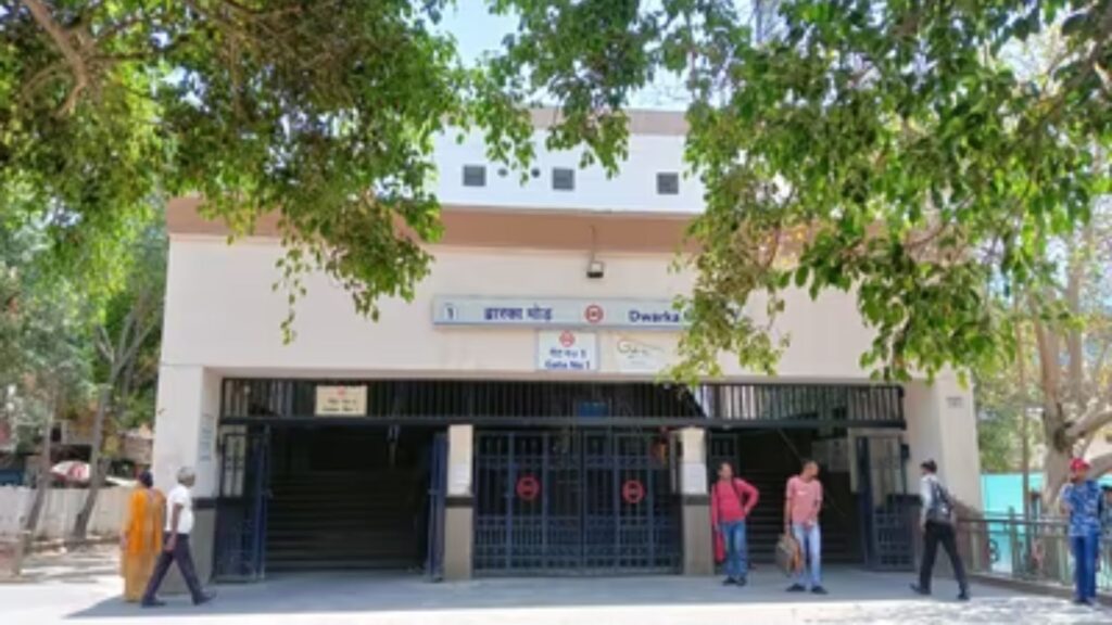 Dwarka mor metro station gate no 2