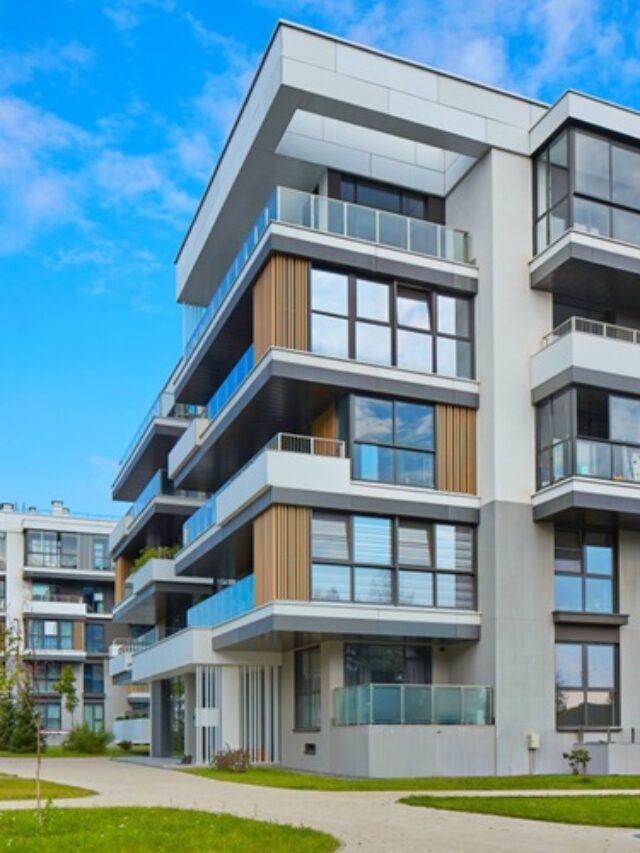 Plot lene se pehle kin cheezon ka dhyan dena chahiye?