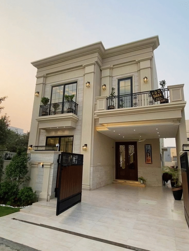 🚪 राहुल ने अपने नए घर का दरवाज़ा खोला, और दिल से मुस्कराया।