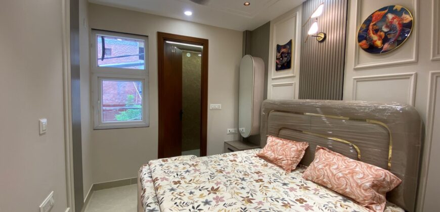 Budget 3 bhk Flat in Uttam Nagar Near Main Road