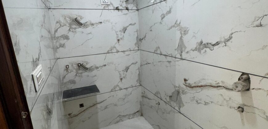 Ready-to-Move 2 BHK Flat in R Block Mohan Garden, West Delhi