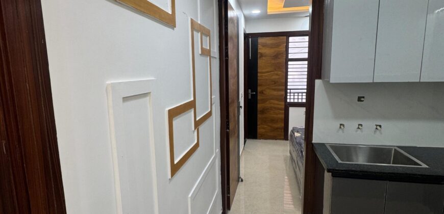 Ready-to-Move 2 BHK Flat in R Block Mohan Garden, West Delhi