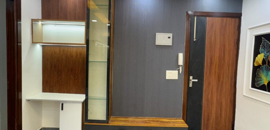 Luxury 3 BHK Flat with Lift + Parking | Prime Location Mohan Garden