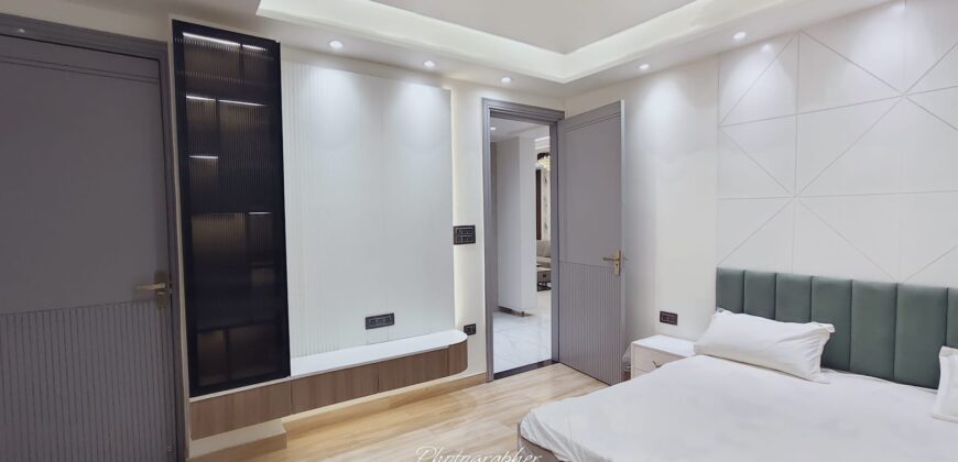 Beautiful 3 BHK Flat – Front Side, Mansa Ram Park, Delhi