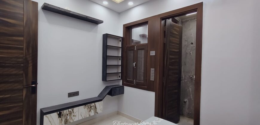 Spacious 2 BHK Flat in Mohan Garden D Block | Prime Location & Metro Access