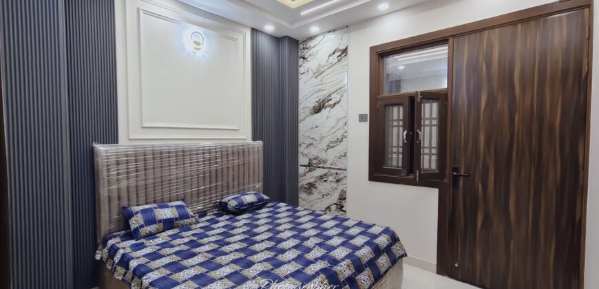 Spacious 2 BHK Flat in Mohan Garden D Block | Prime Location & Metro Access