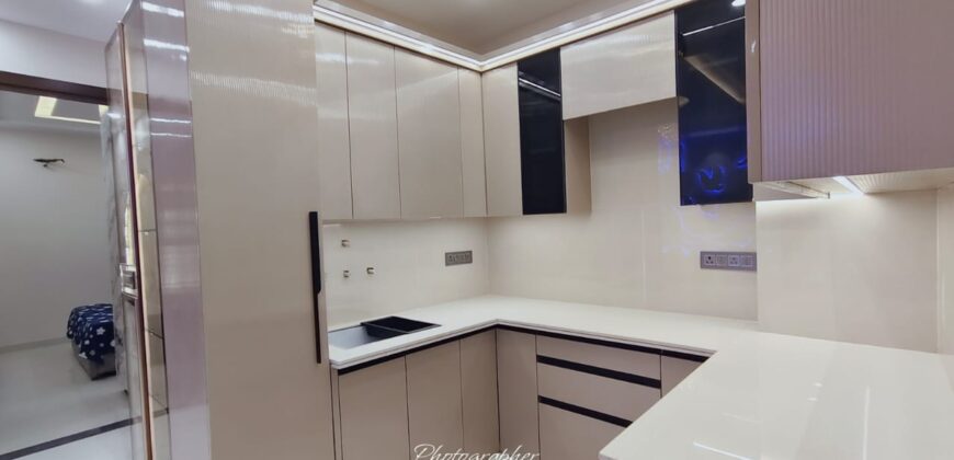 Spacious 3 BHK Flat in Mohan Garden D Block | Prime Location & Modern Amenities