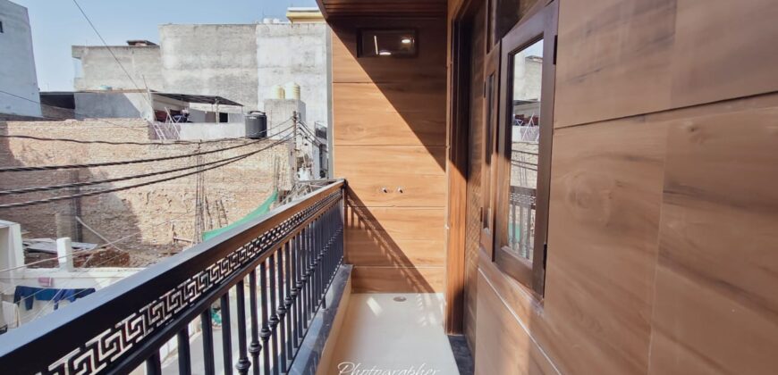 Spacious 3 BHK Flat in Mohan Garden D Block | Prime Location & Modern Amenities