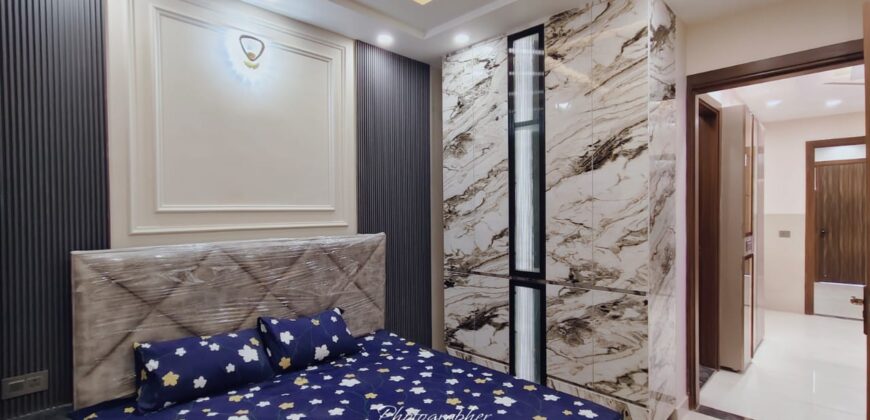 Spacious 3 BHK Flat in Mohan Garden D Block | Prime Location & Modern Amenities