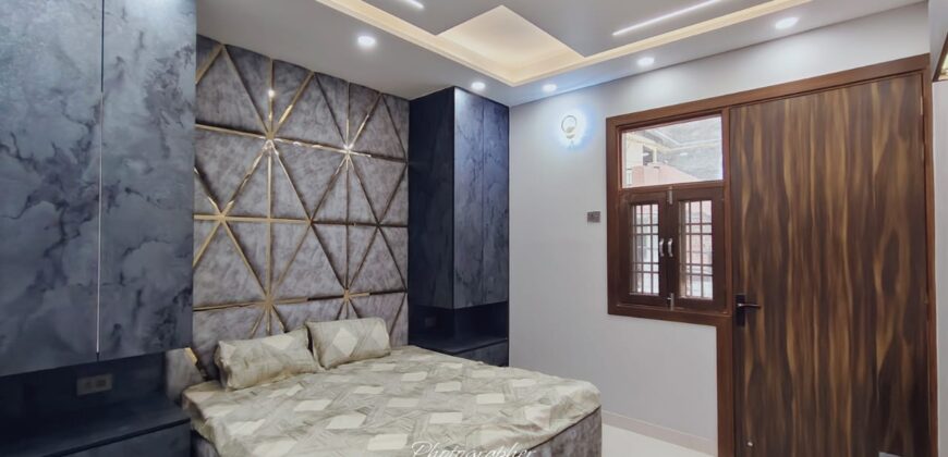 Spacious 3 BHK Flat in Mohan Garden D Block | Prime Location & Modern Amenities