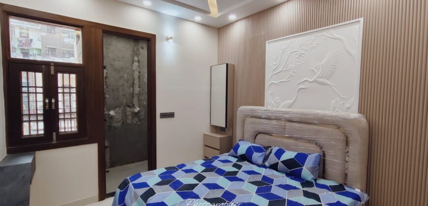 Spacious 3 BHK Flat in Mohan Garden D Block | Prime Location & Modern Amenities