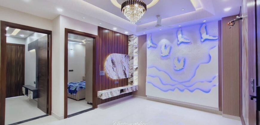 Spacious 3 BHK Flat in Mohan Garden D Block | Prime Location & Modern Amenities