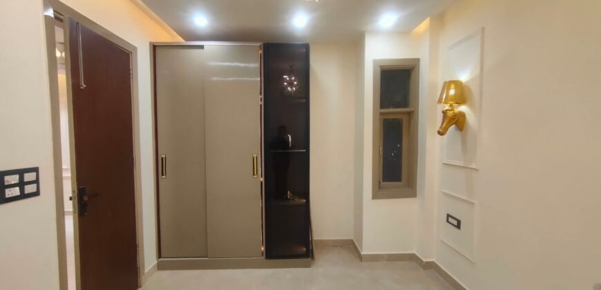 3 BHK Flat for Sale in West Delhi – Near Metro, Ready to Move