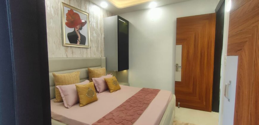 Freehold 3 BHK Flat in Dwarka Mor | Ready Registry