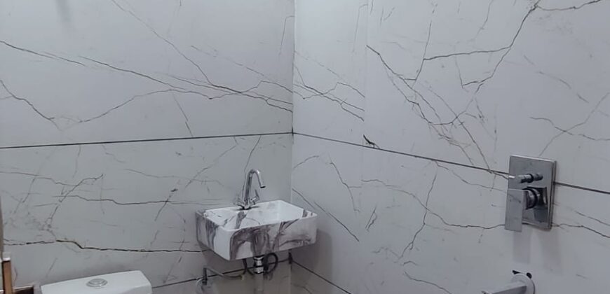 Luxury 2 BHK Flat in Mohan Garden, Gurudwara Road