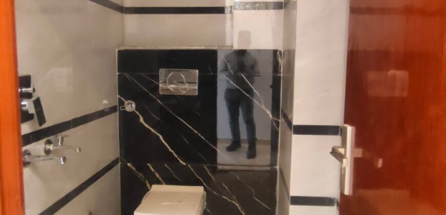 Modern 3 BHK Flat in Uttam Nagar with Lift