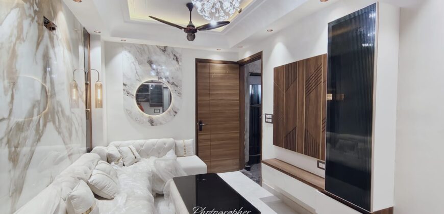 Freehold 2 BHK Flat in Dwarka Mor with Easy Loan