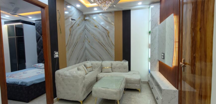 Corner 3 BHK Flat in Dwarka Mor | Spacious & Ventilated