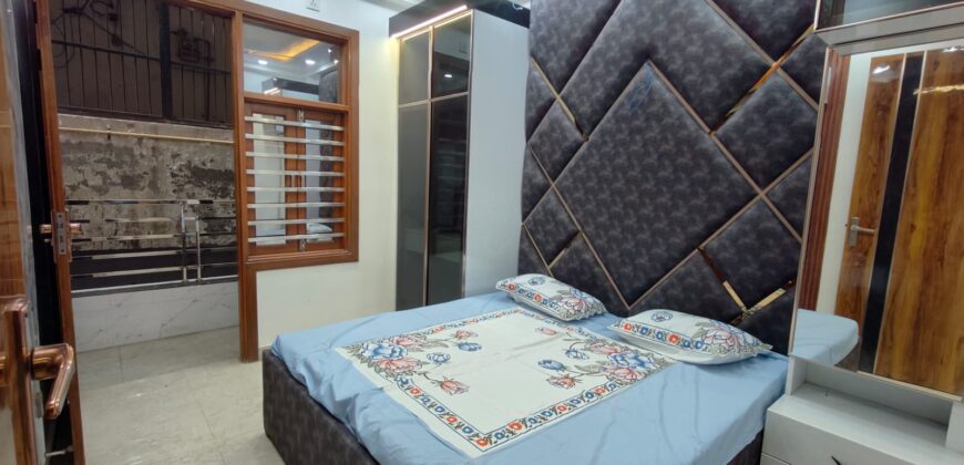 Corner 3 BHK Flat in Dwarka Mor | Spacious & Ventilated