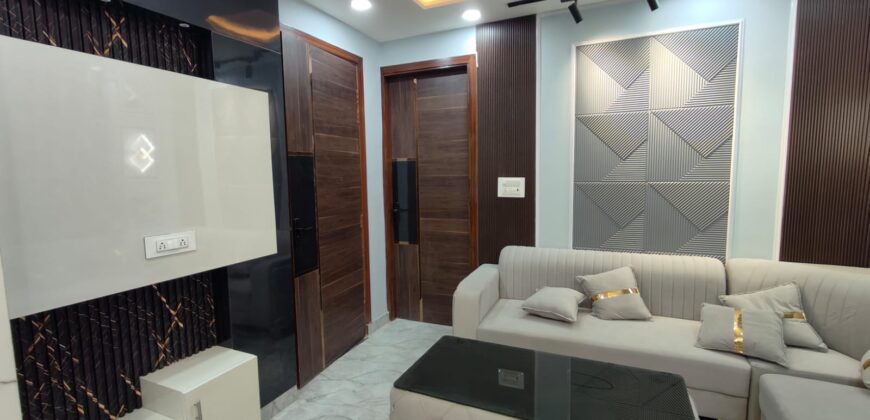 Freehold 2 BHK Flat in Dwarka Mor with Easy Loan