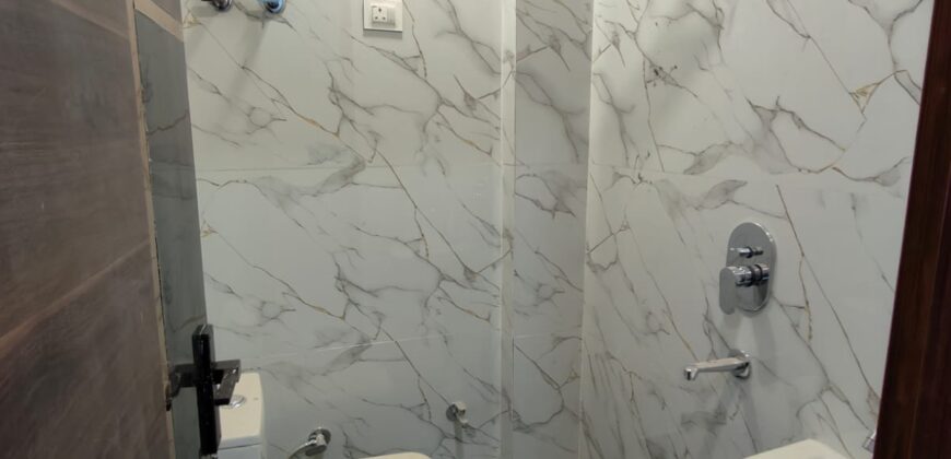 Freehold 2 BHK Flat in Dwarka Mor with Easy Loan