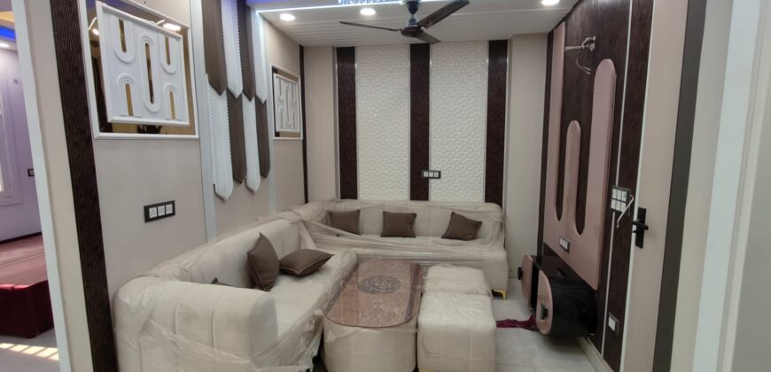 Freehold 3 BHK Flat in Dwarka Mor | Ready Registry