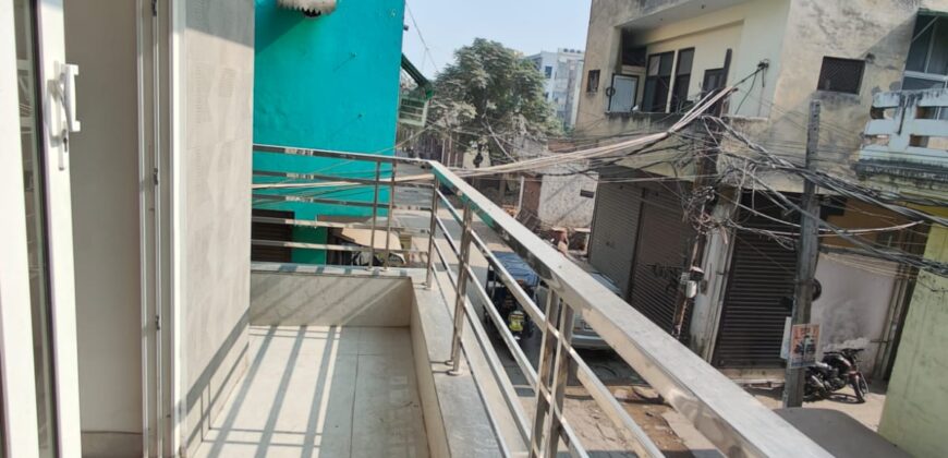 Freehold 3 BHK Flat in Dwarka Mor | Ready Registry