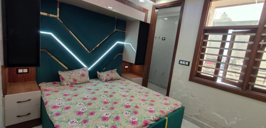 Affordable 3 BHK Flat in Uttam Nagar with 90% Loan