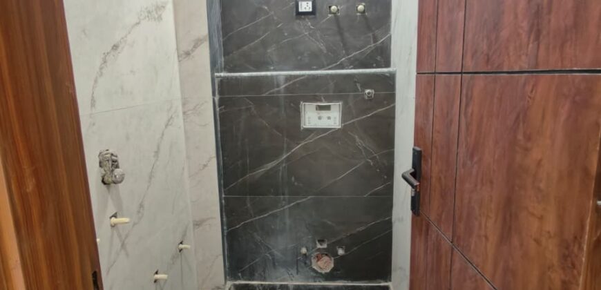 Affordable 3 BHK Flat in Uttam Nagar with 90% Loan