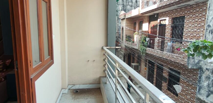 Spacious 3 BHK Flat in Uttam Nagar Near Dwarka Mor Metro