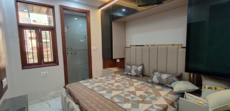 Spacious 3 BHK Flat in Uttam Nagar Near Dwarka Mor Metro