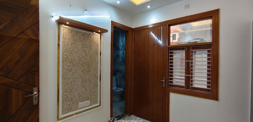 Prime Location 2 BHK Flat in Uttam Nagar West Delhi