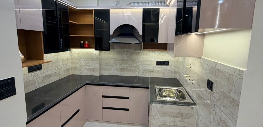 Affordable 3 BHK Flat in Old Palam Road, Delhi