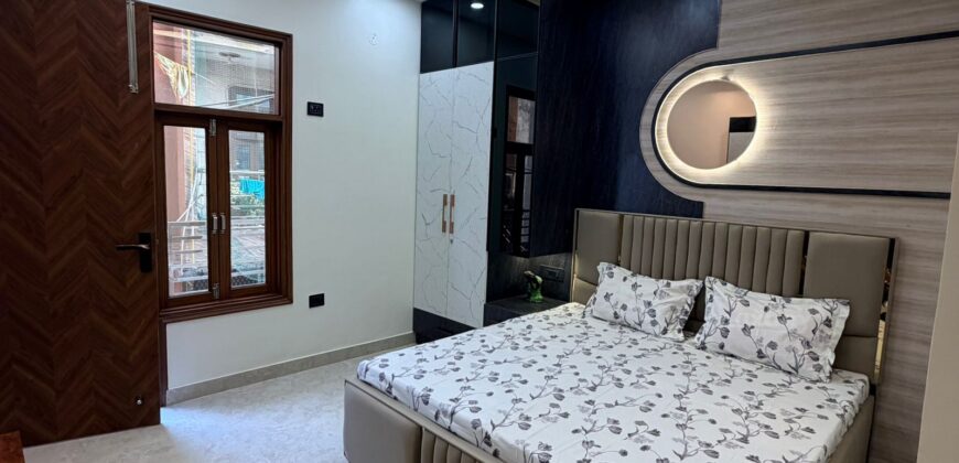 Affordable 3 BHK Flat in Old Palam Road, Delhi