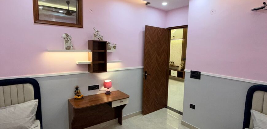 Affordable 3 BHK Flat in Old Palam Road, Delhi