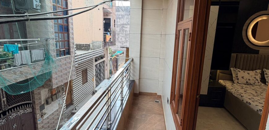 Affordable 3 BHK Flat in Old Palam Road, Delhi