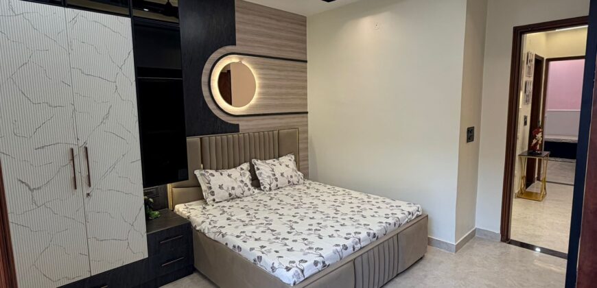 Affordable 3 BHK Flat in Old Palam Road, Delhi