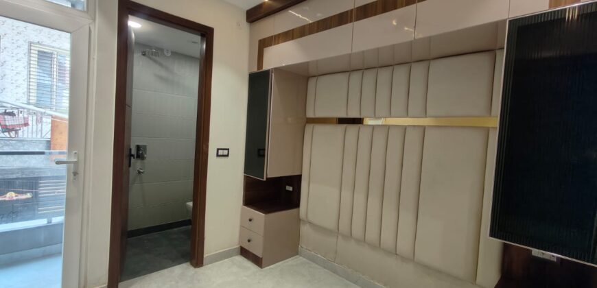 3 bhk flat in uttam nagar for sale