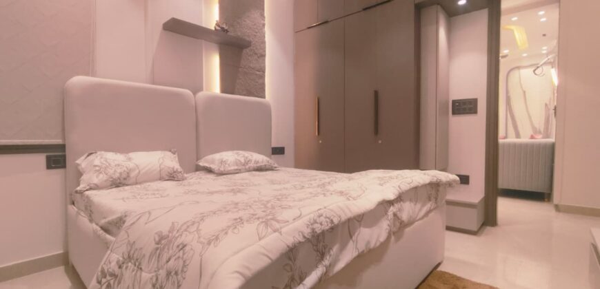 Spacious 4 bhk flat in uttam nagar for sale