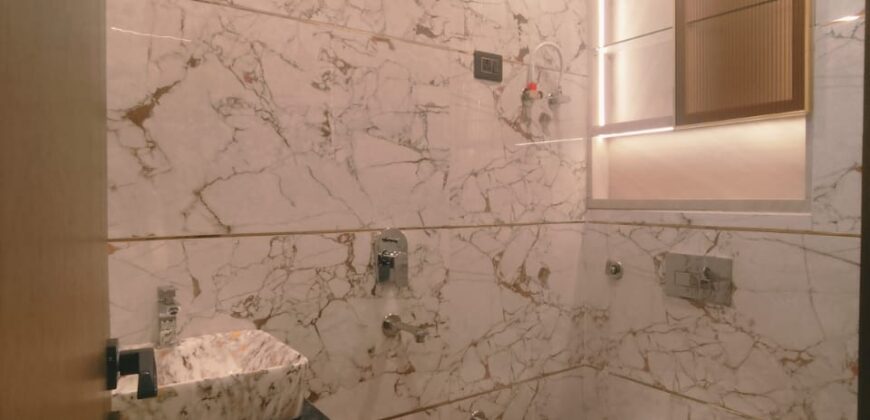 Spacious 4 bhk flat in uttam nagar for sale