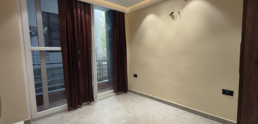 Spacious 2 BHK Flat for Sale – Gurdwara Road, Mohan Garden, Delhi