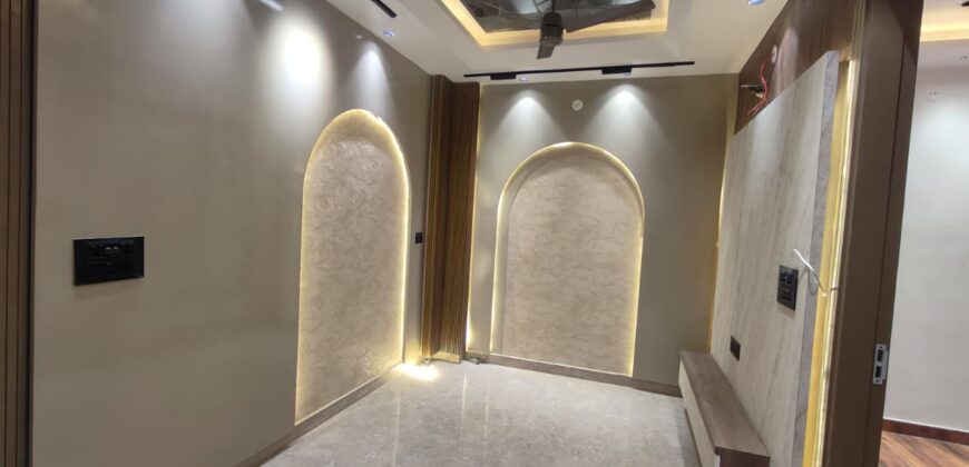 Spacious 2 BHK Flat for Sale – Gurdwara Road, Mohan Garden, Delhi