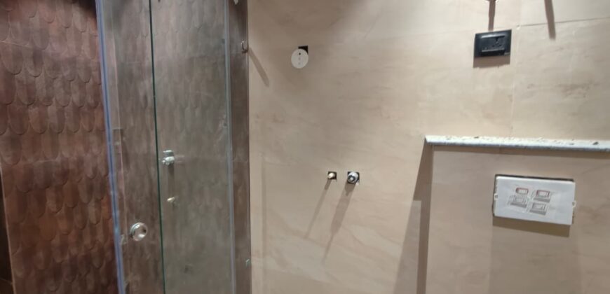 Spacious 2 BHK Flat for Sale – Gurdwara Road, Mohan Garden, Delhi