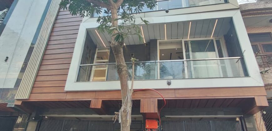 Luxury Front-Side 4 BHK Flat in Delhi | Book Your Dream Home