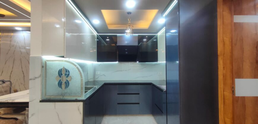 🏡 Independent 4 BHK Flat for Sale in West Delhi | Near Metro