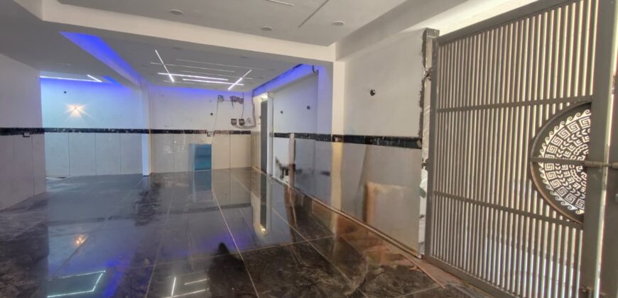 Modern L-Type 3BHK Flat for Sale in Mohan Garden with Excellent Ventilation