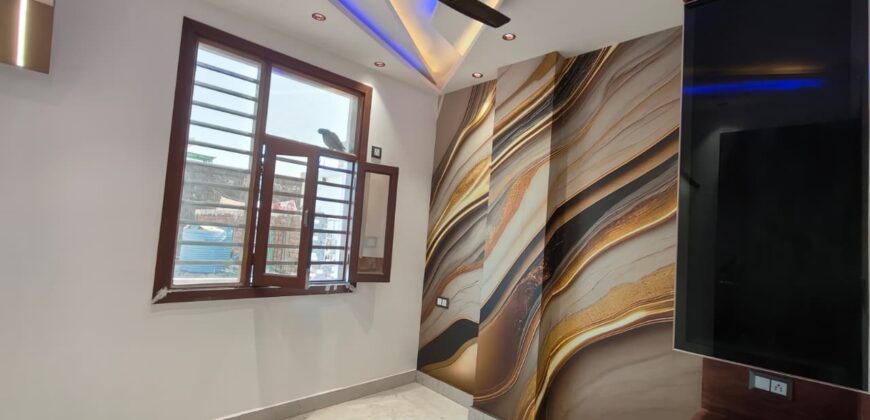 Modern L-Type 3BHK Flat for Sale in Mohan Garden with Excellent Ventilation