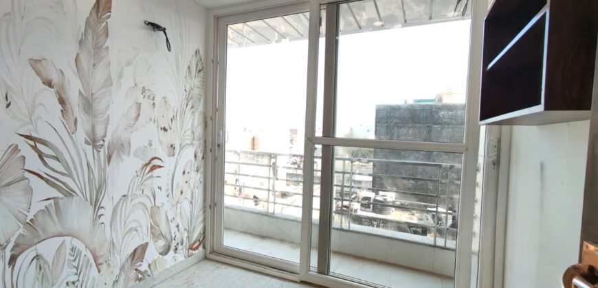 Modern L-Type 3BHK Flat for Sale in Mohan Garden with Excellent Ventilation