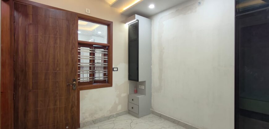 Modern 2 BHK Flat in Mohan Garden, Uttam Nagar, Delhi – Visit Now!