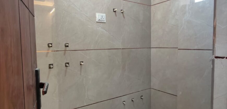 2BHK Flat for Sale in Mohan Garden, Delhi – Perfect View & Location